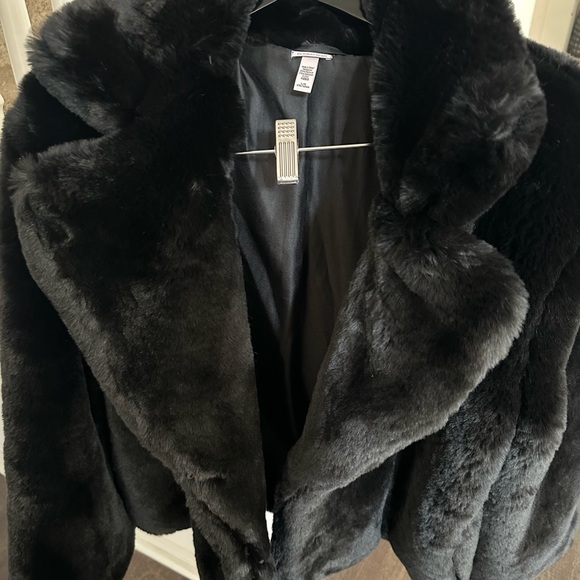 Victoria’s Secret Faux Fur Coat, size large , no longer made anymore from 2018! - Picture 5 of 5